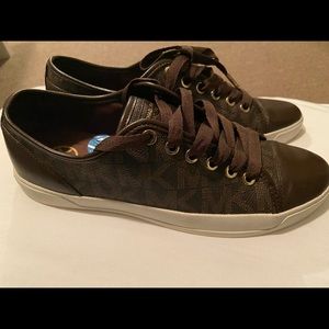 MICKAEL KORS CASUAL WOMEN’s CASUAL SHOES